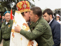 Священник с главарями «ДНР»