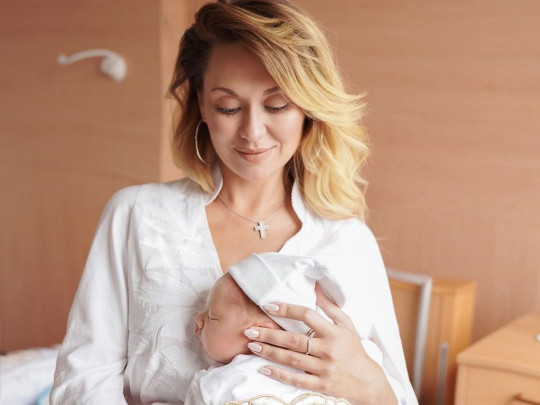 Анна Саливанчук с новорожденным сыном