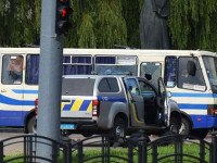 Террорист в Луцке отпустил первых заложников