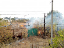Пожары на Луганщине: пламя охватило дома в Станице Луганской, на улицах взрываются боеприпасы