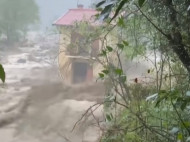 Самое страшное наводнение за сто лет: видео стихийного бедствия во Франции и в Италии впечатляют