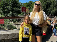 Оля Полякова с дочерью Алисой 