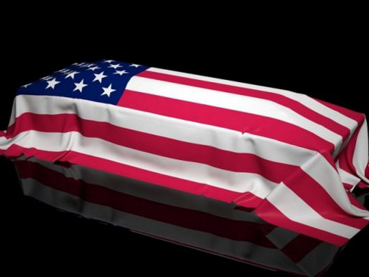 гроб накрытый флагом США