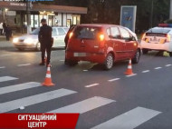 В Виннице легковушка снесла двоих детей на пешеходном переходе: опубликовано видео