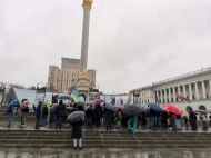 На Майдане в Киеве под проливным дождем простились с покончившим с собой ветераном АТО Микитенко