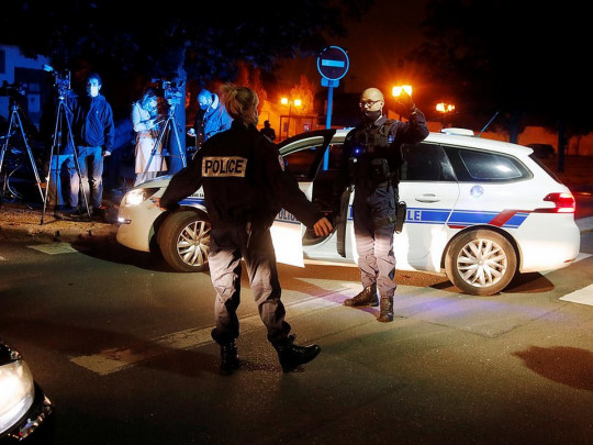 Полиция на месте теракта в пригороде Парижа