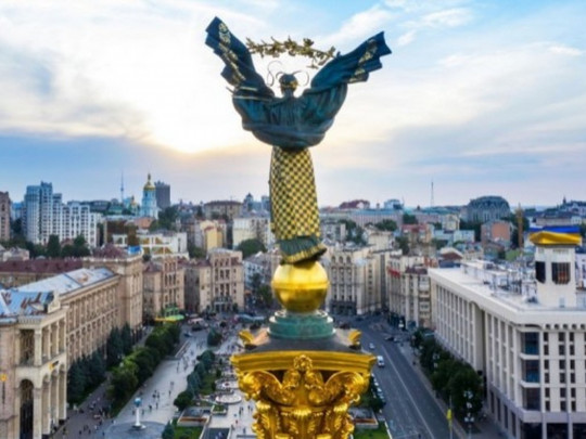 монумент Украина 