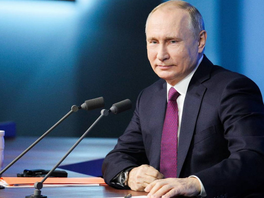 У Путина заподозрили болезнь из-за манипуляций с папкой