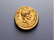 Древнеримская монета 