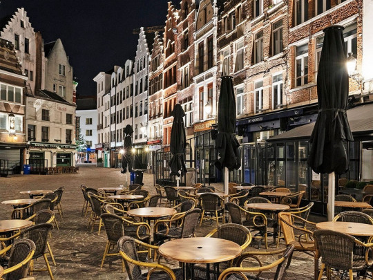 В Европе закрываются рестораны, бары, магазины