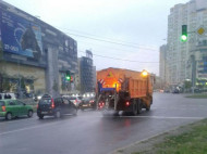 Власти Киева предупредили водителей об опасности на дорогах столицы