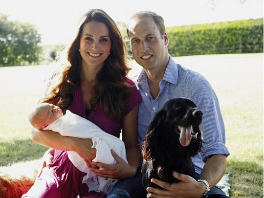 Кейт Миддлтон, принц Уильям, принц Джордж и собака Лупо