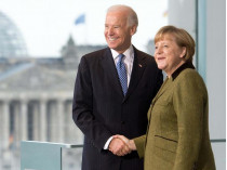 Ангела Меркель и Джо Байден в 2013 году