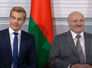 «Кольку вооружил, *****»: в сеть слили видео силовиков, снявших Лукашенко с сыном