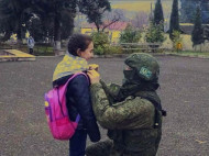 «От создателей Крыма»: фото с российским миротворцем в Карабахе сочли пародией
