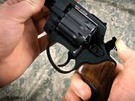 Драка и стрельба мужчины по подростку-скейтеру в Николаеве попала на видео