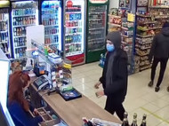 Вооруженные пистолетом подростки пытались ограбить сразу три магазина в Запорожье
