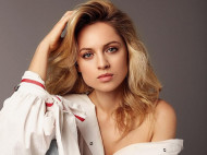 Звезду сериала "Ранетки" раскритиковали за фото без бюстгальтера 