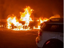 В сеть попало видео поджога в Киеве авто известного украинского спортсмена
