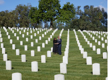 Меган Маркл и принц Гарри на кладбище