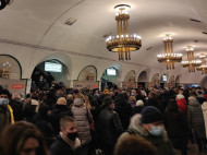 Центральные станции киевского метро возобновили работу после странного "минирования"