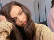 Певица Темникова напугала всех чем-то торчащим из юбки