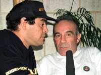 Диего Марадона с семейным врачом Альфредо Каэ