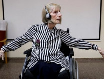Марта Гонсалес танцует, сидя в инвалидном кресле 