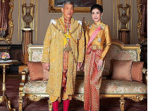Король Таиланда и Синеенат Вонгваджирапакди