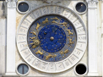 Часы со знаками зодиака