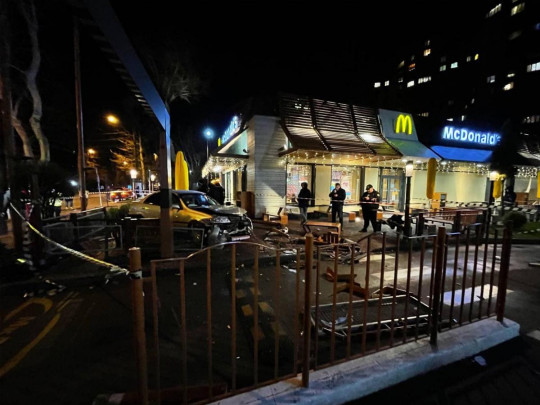 В Одессе легковушка влетела в «Макдональдс»: есть пострадавшие