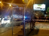 В Одессе автомобиль врезался в остановку общественного транспорта, среди пострадавших двое подростков