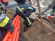 В Киеве насмерть завалило человека землей