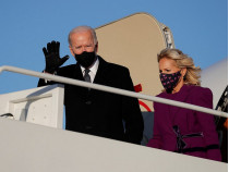 Джо и Джилл Байден прилетели в Вашингтон