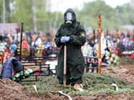 Сам покойник заразить не может: доктор Комаровский объяснил, почему умерших от коронавируса хоронят в закрытых гробах 