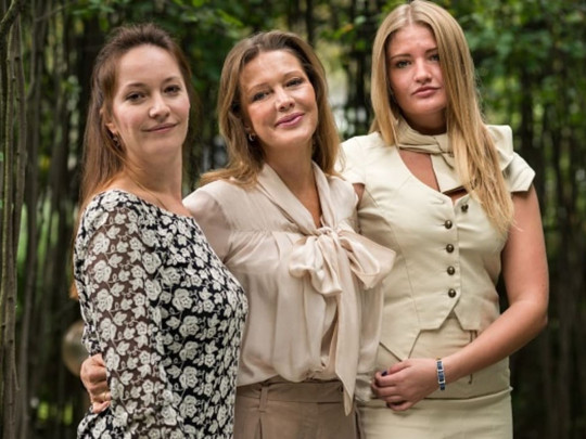 Елена Проклова с дочерьми