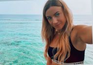 "Мальдивская богиня": Никитюк в отпуске занялась вокалом и обучает туземцев украинскому языку