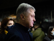 «Почему Зеленский ждал аж два года?» Порошенко отреагировал на запрет «телеканалов Медведчука»