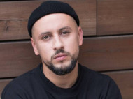 Монатика впечатлил увесистый сосок в книге
