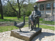Памятник основателю «Аскании-Нова» Фальц-Фейну