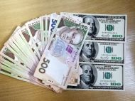 Обвал курсов валют: доллар ниже 28 грн, евро стремится к 33 грн