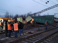 Сошли с рельсов восемь вагонов: в УЗ назвали причину задержки более чем на два часа ряда поездов 