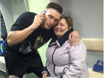 Александр Усик с мамой Надеждой Петровной