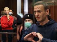 В поддержку Юлии Навальной устроили «красный» флешмоб