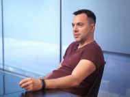&laquo;Уровень женской общаги&raquo;: Арестович попал в&nbsp;сексистский скандал с&nbsp;фракцией Порошенко