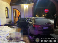 Смертельное ДТП под Ровно: автомобиль влетел в&nbsp;бетонную арку пансионата, погибли два человека