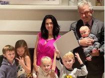 Алек Болдуин с женой и детьми