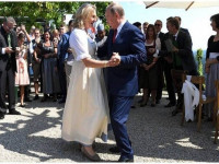 Карин Кнайсль танцует с Путиным на своей свадьбе