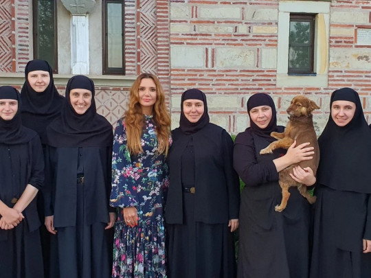 Оксана Марченко и монахини