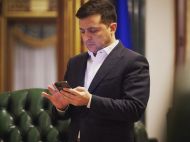 Зеленський розлютив &laquo;фанатським&raquo; шарфом перед матчем збірної з&nbsp;футболу